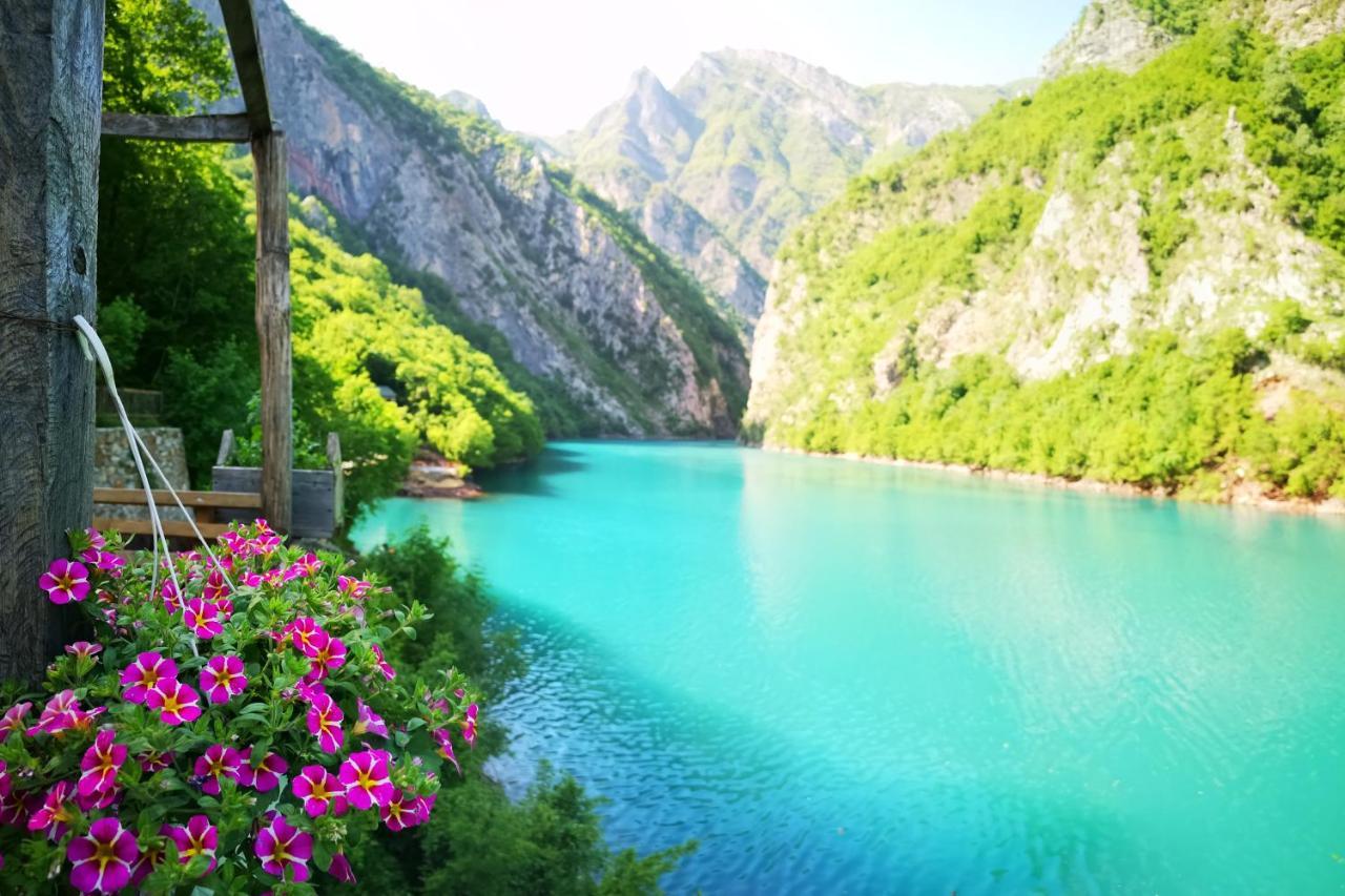 Riverside Komani Lake المظهر الخارجي الصورة