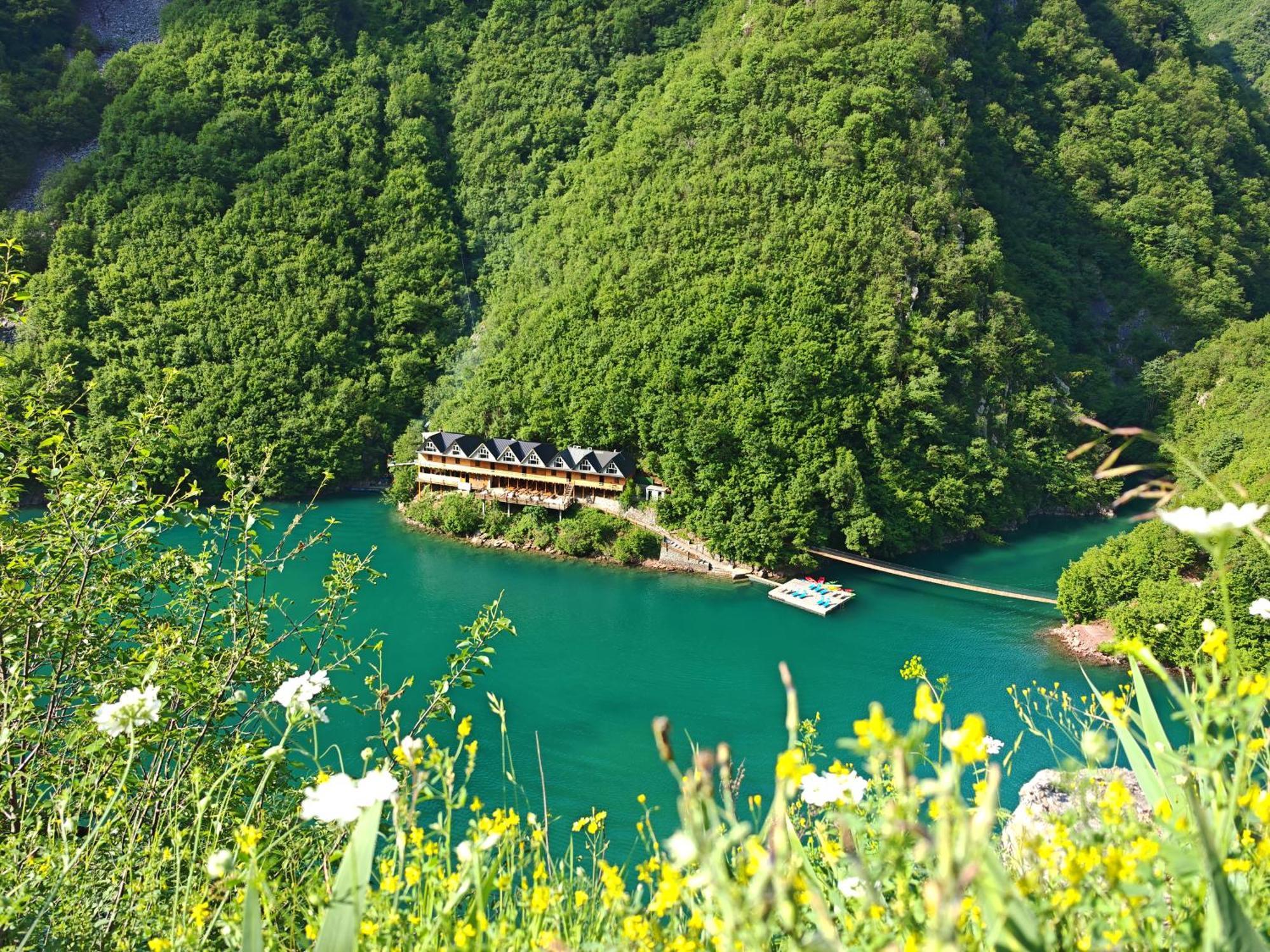 Riverside Komani Lake المظهر الخارجي الصورة